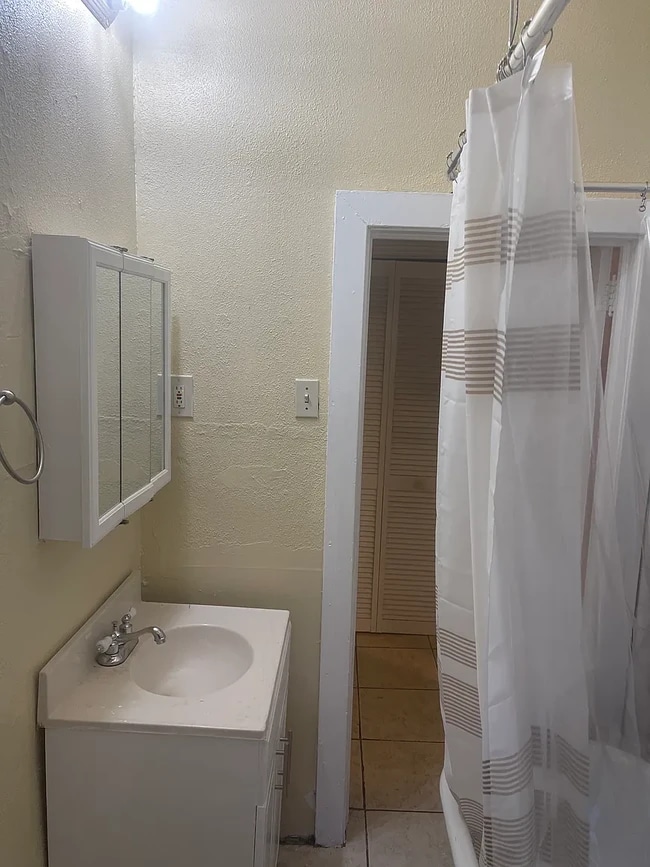 430 Folcroft Ave Unit 2