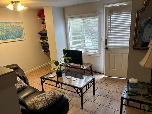 Photo - 1409 N 40th St Unidad B