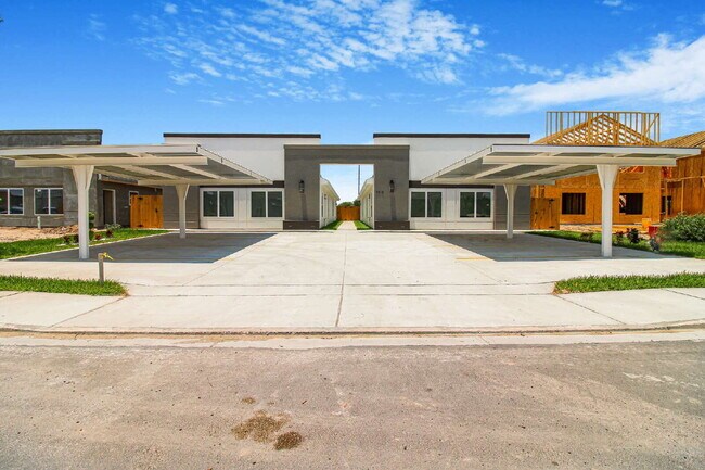 Building Photo - "Stylish 2-Bed, 2-Bath Gem with Granite Touches in Pharr, TX!"