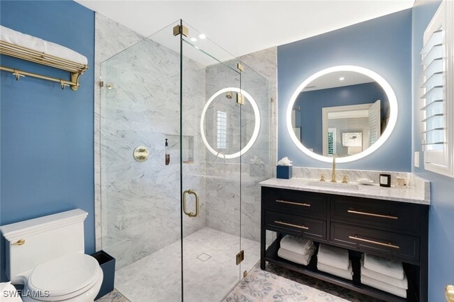 Building Photo - 642 6th Ave N