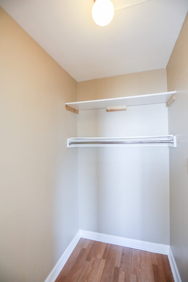 1110 W Rosemont Ave Unit 411