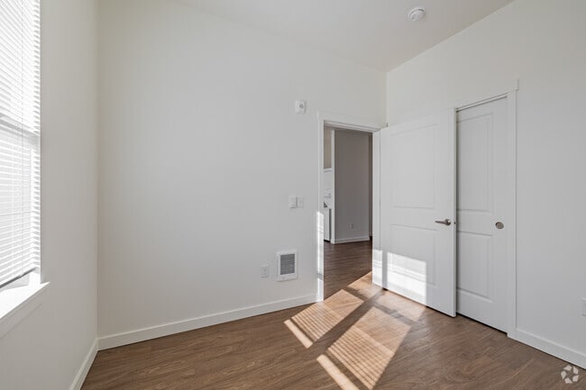 2BR, 1BA - 750SF - Primary Bedroom