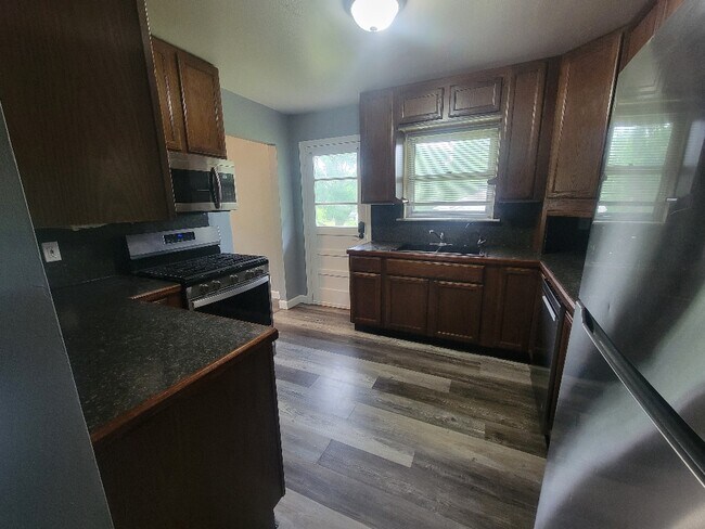 Photo - 6128 Fee Fee Rd