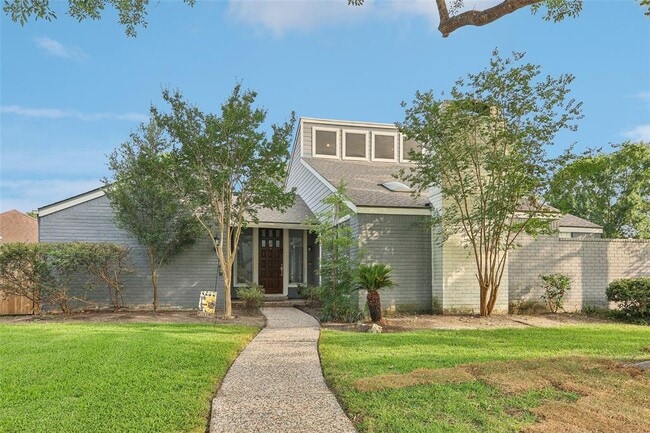Building Photo - 14115 Briarhills Pkwy Rental