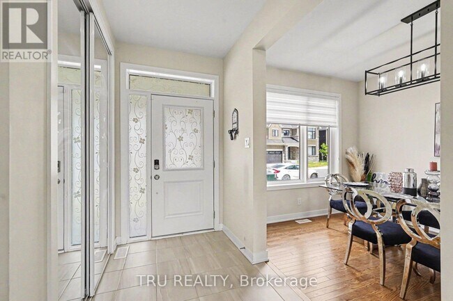 Photo - 748 Eminence St
