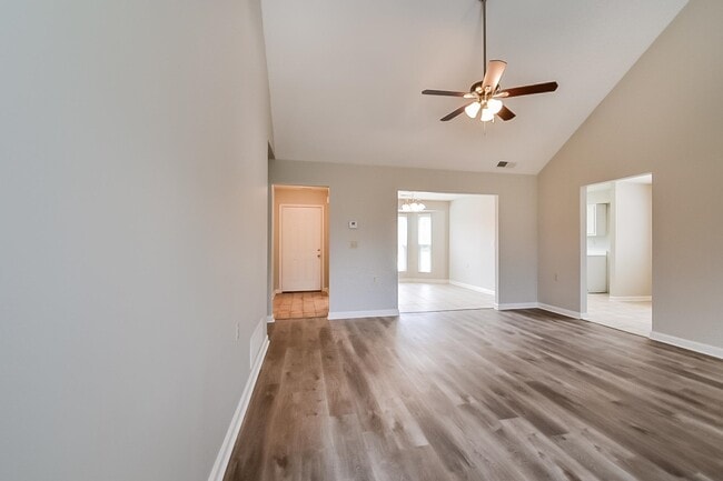 Photo - 3890 Birchshade Cove