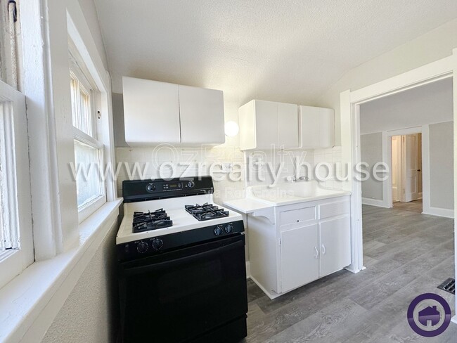 Photo - 209 Eldred Ave