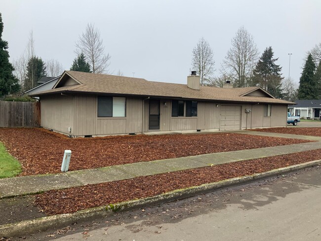 Building Photo - 2 Bedroom Duplex in Cal Young Neighborhood Rental