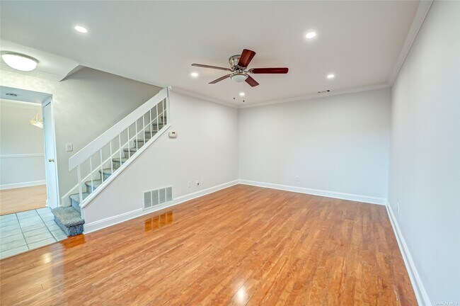 Photo - 66 Whalers Cove Dr