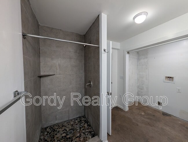Photo - 2807 Bertram St