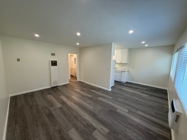 Photo - 15025 Burbank Blvd Unit 2