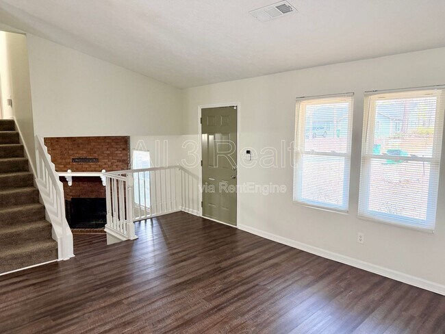 Photo - 3237 Brisbane Way