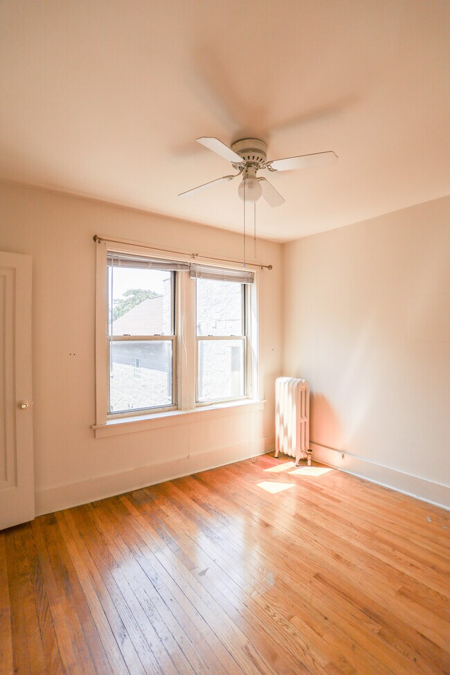 Photo - 1111 W Roscoe St Unit #30