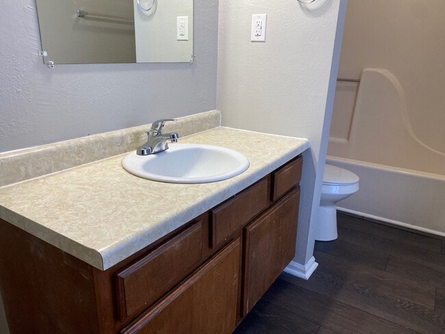 Photo - 294 Tinker Hill Cv Unidad B