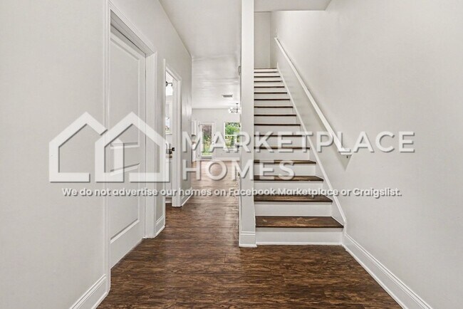 Photo - 835 Johnson St