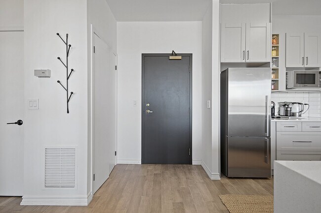 Photo - 980 Yonge St