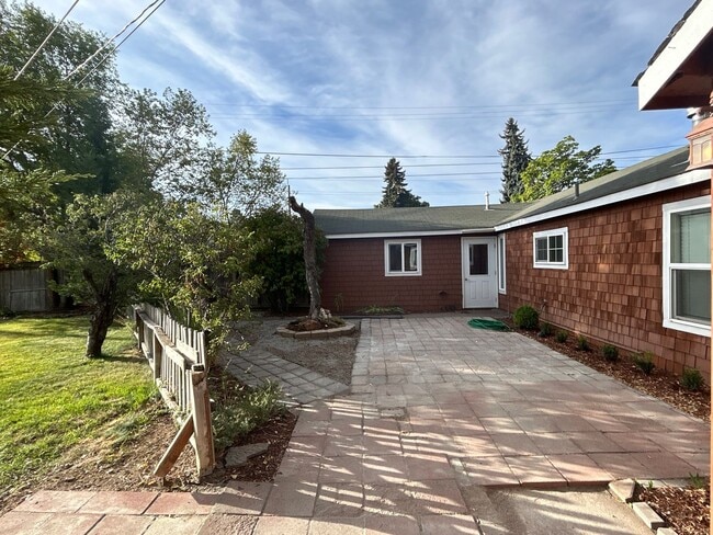 Photo - Downtown Redmond Charm 3 Bedroom / 1 Bath