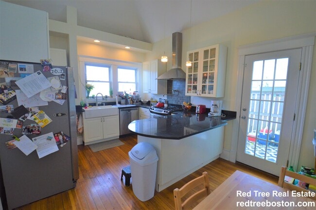 Building Photo - 14 Breck Ave Unit 2 Rental