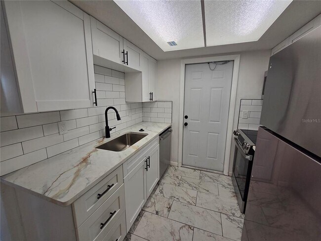 Photo - 606 S Betty Ln Unidad C