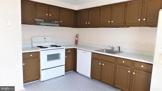 8627 Saxon Cir