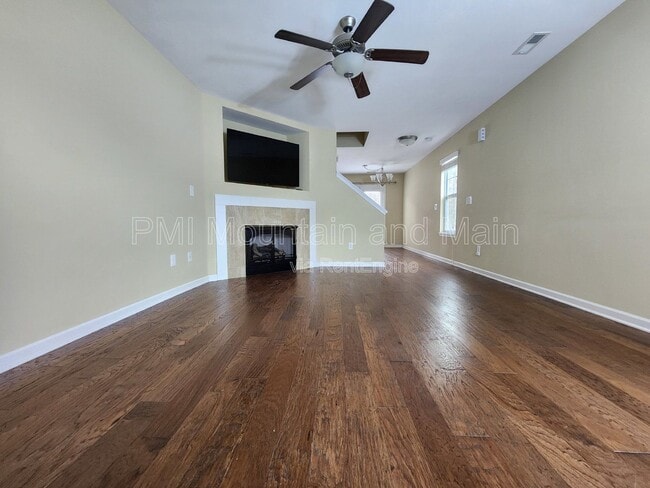 Photo - 19 Barnett Shoals Dr