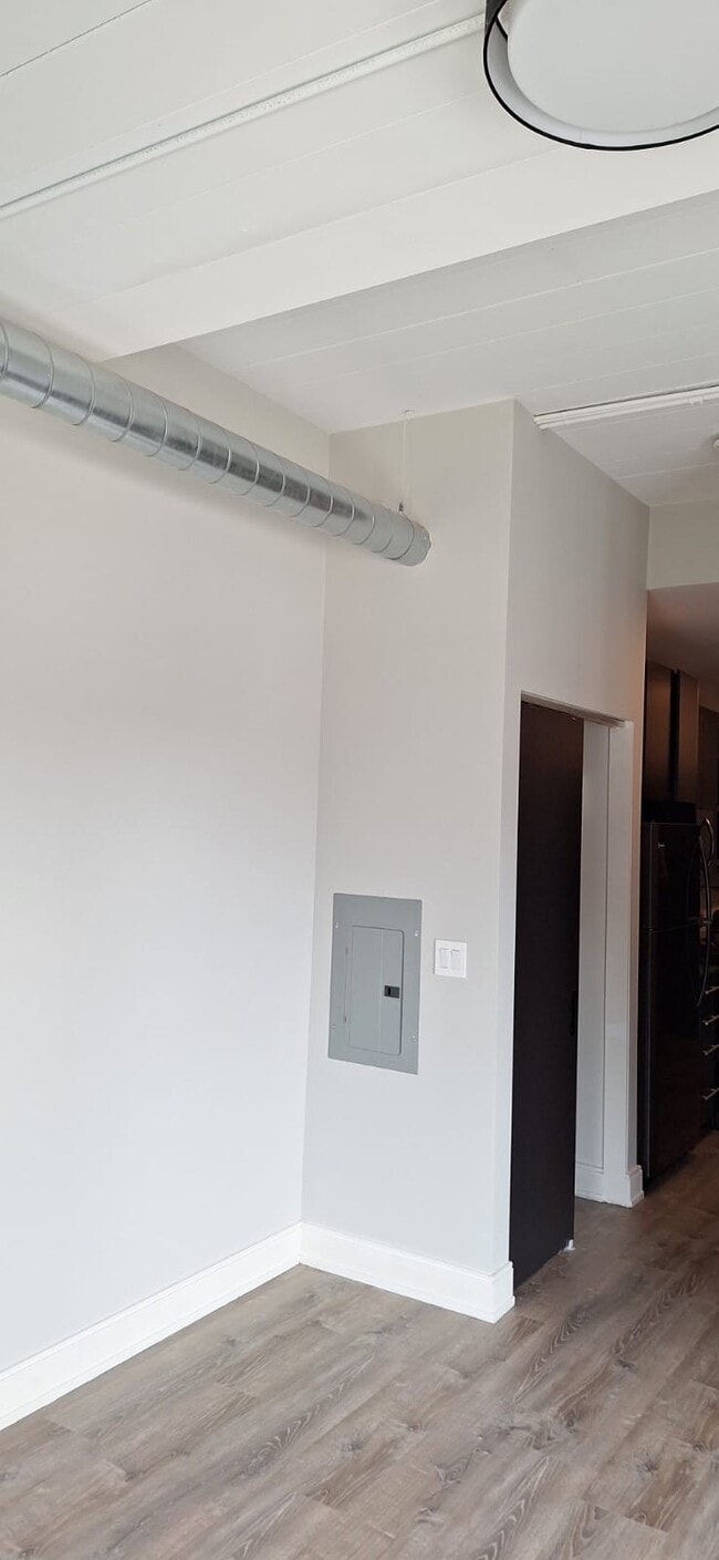 Photo - 941 W Belmont Ave