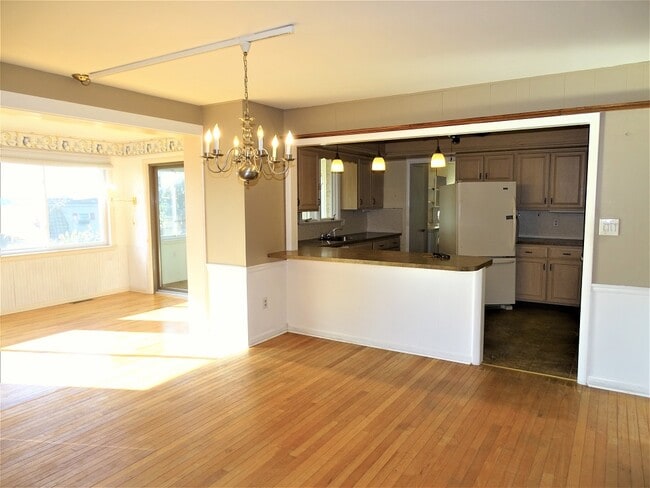 Photo - 1357 E Oregon Rd