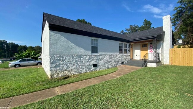 Photo - 82 N Holmes St