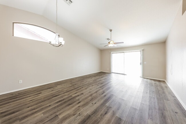 Photo - 8711 N 112th Ave