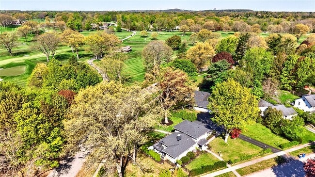 Photo - 330 Kilbourn Rd