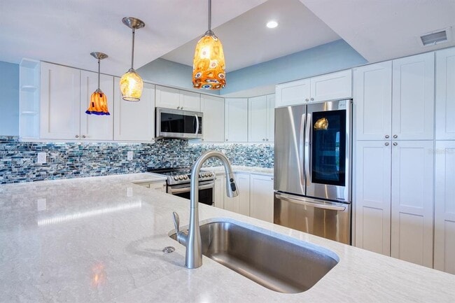 121 Lagoon Ct