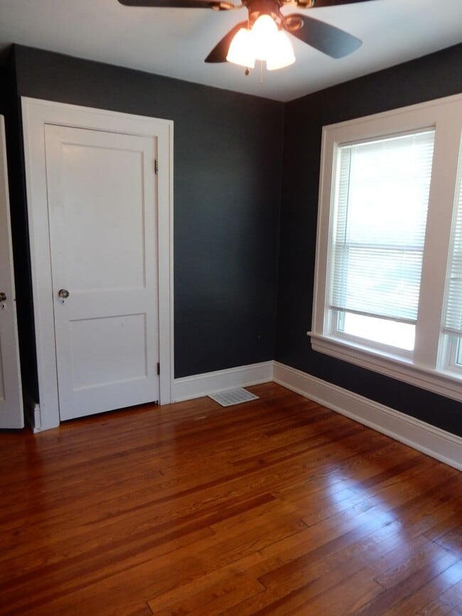 Grandin Court Foursquare convenient to SW Rental House Rental in