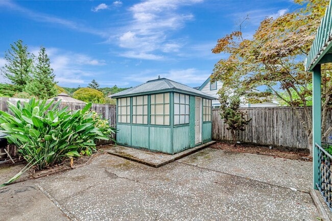Building Photo - 1520 Hexem Ave Rental