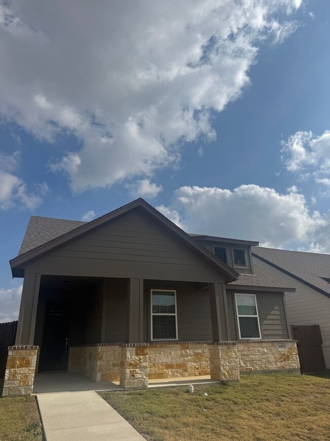 Building Photo - MOVE IN READY - 3/2/2 - GODLEY ISD