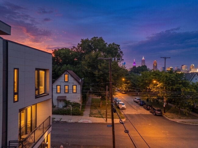 Photo - 2200 W 7th St