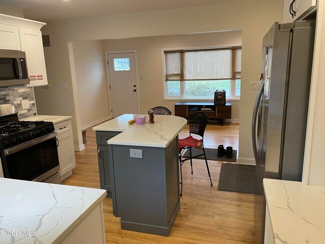 Photo - 13 Richards Dr