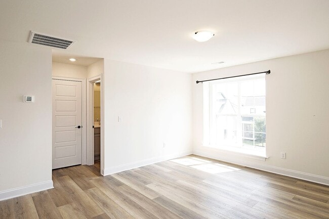 Photo - Pet-Friendly Studio Apartment in Desirable Old Trail