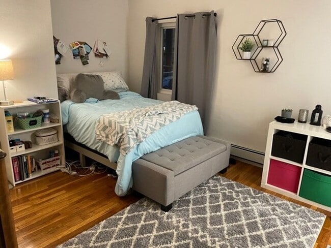 Photo - Great Brookline 5-bed Avail for September