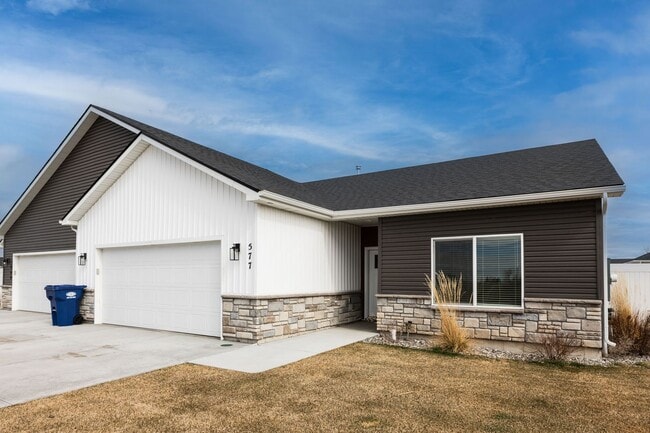 Photo - BEAUTIFUL 3 Bed 2 Bath Twin home in Sugar city!