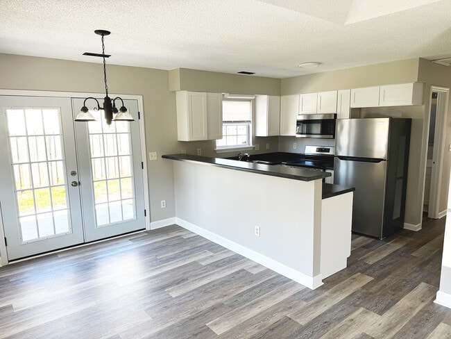 Photo - 809 Tisbury Ln