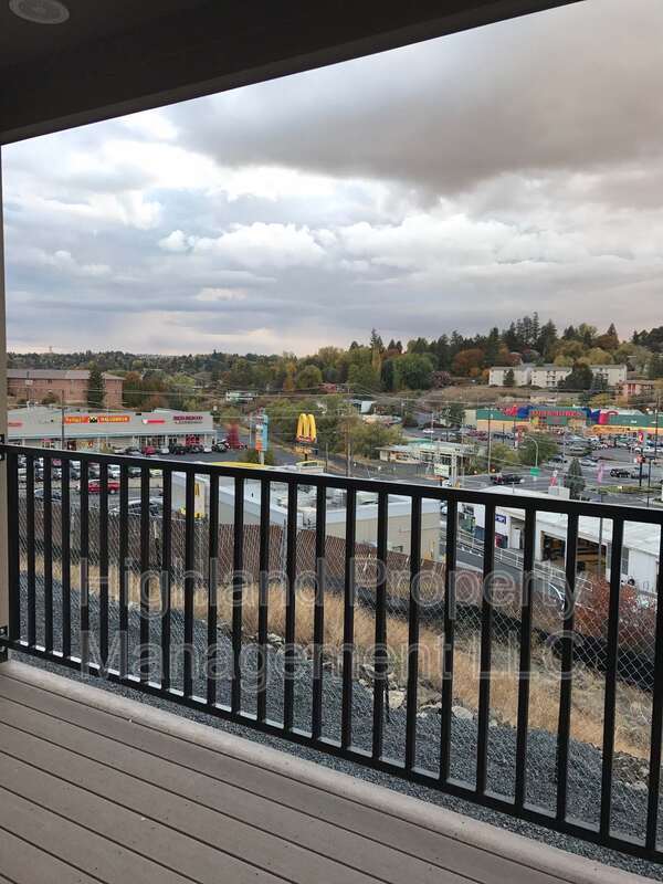 Photo - 530 NE Stadium Way