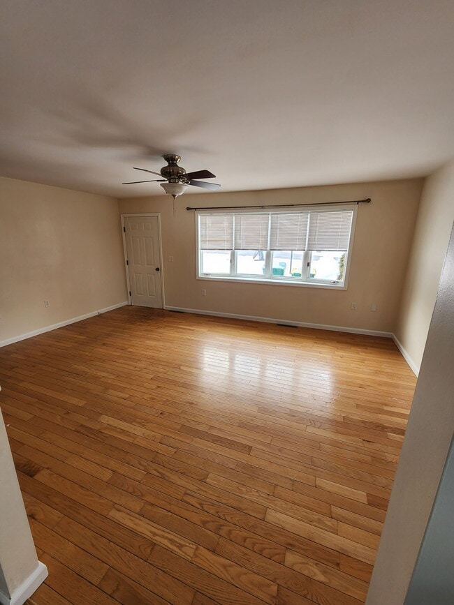 Photo - 5 Midland Dr