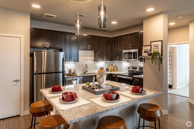 2BR, 2BA - 1132SF