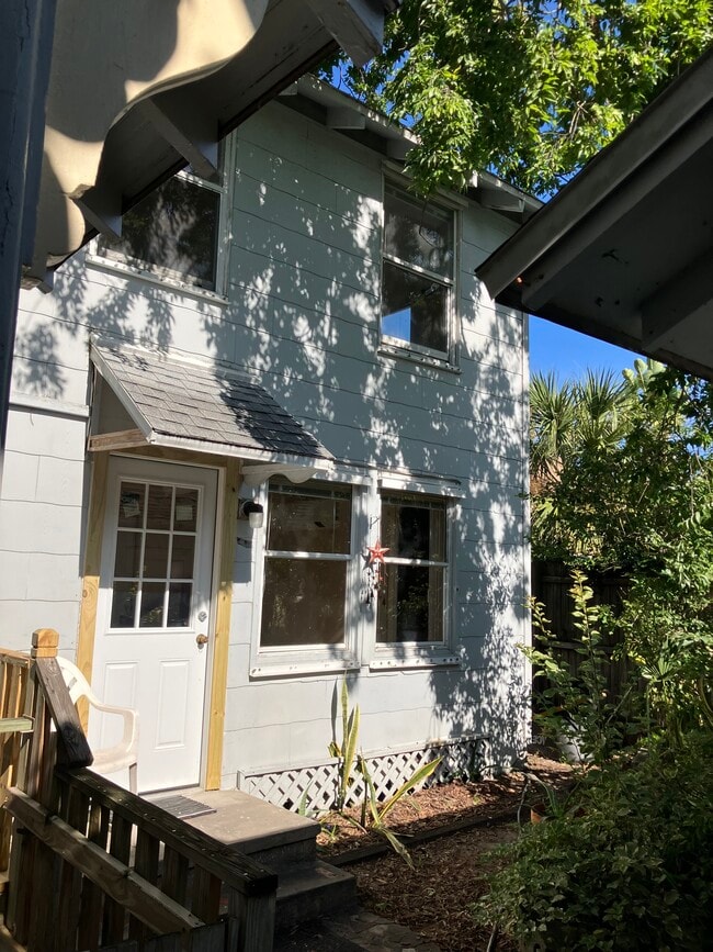 Building Photo - 203 Goodall Ave Unit 203 Goodall Ave Rental