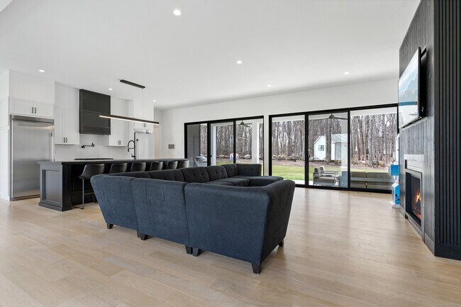 Photo - 17 Fullin Ln