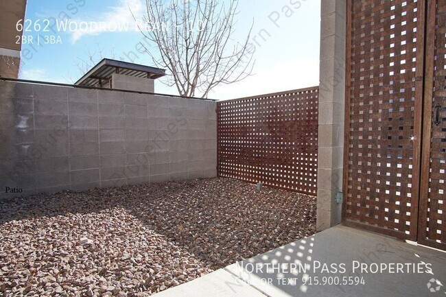 Building Photo - Nice 2 Bedroom Townhome ready for Immediat... Unit 10