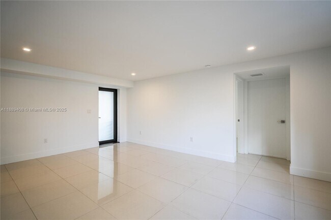 Photo - 1971 Bay Dr Apartment Unit 112