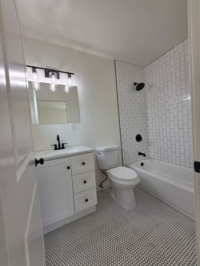 Photo - MOVE-IN Special 1 Month FREE Rent! Summer Special!!