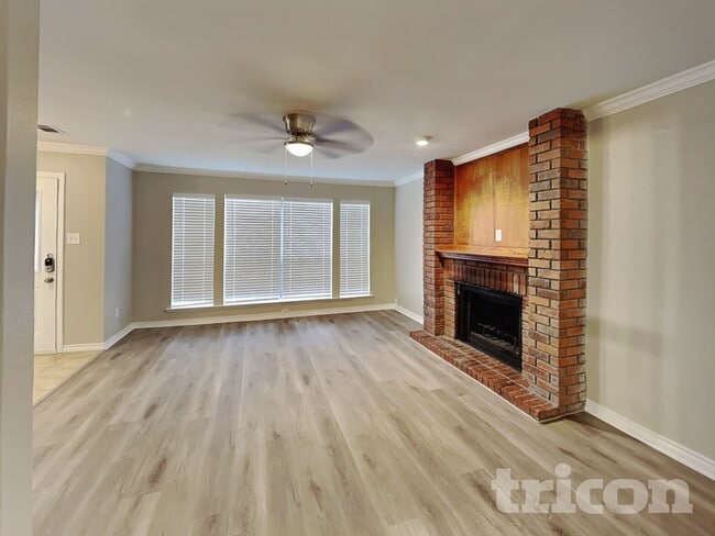 Photo - 2124 Glenn Ln