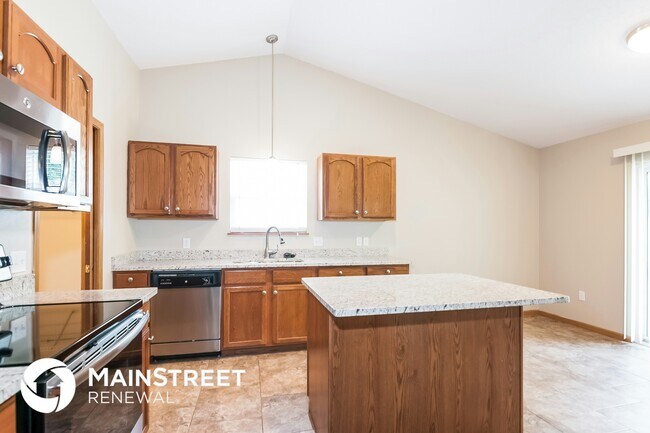 Photo - 918 Creekview Ct